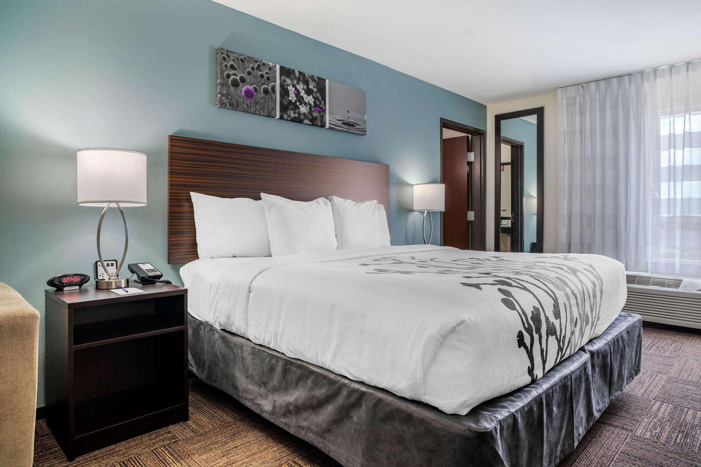 Sleep & Near Westchase Hotel 3*